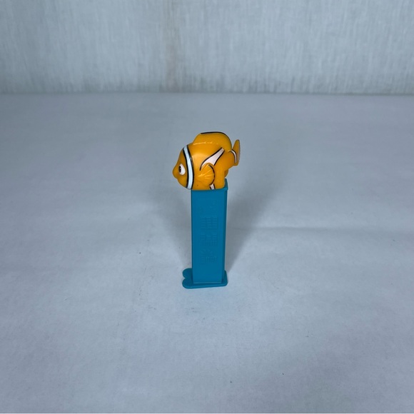 A Nemo PEZ dispenser - Picture 3 of 5